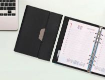 LDP AGENDA ANILLAS NERO A5 DIA PAG. NEGRO 2026